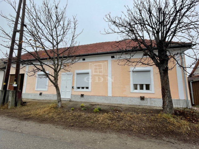 Eladó családi ház, Kisteleken 53.5 M Ft, 3 szobás