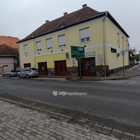 Eladó üzlethelyiség, Jászárokszálláson 58.5 M Ft, 1 szobás