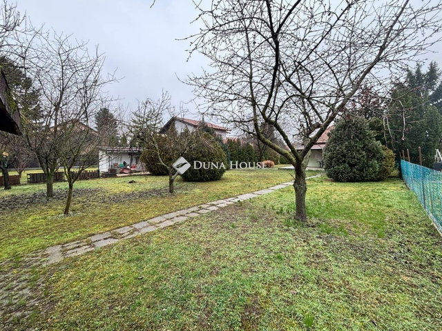 Eladó családi ház, Százhalombattán 75 M Ft, 1 szobás