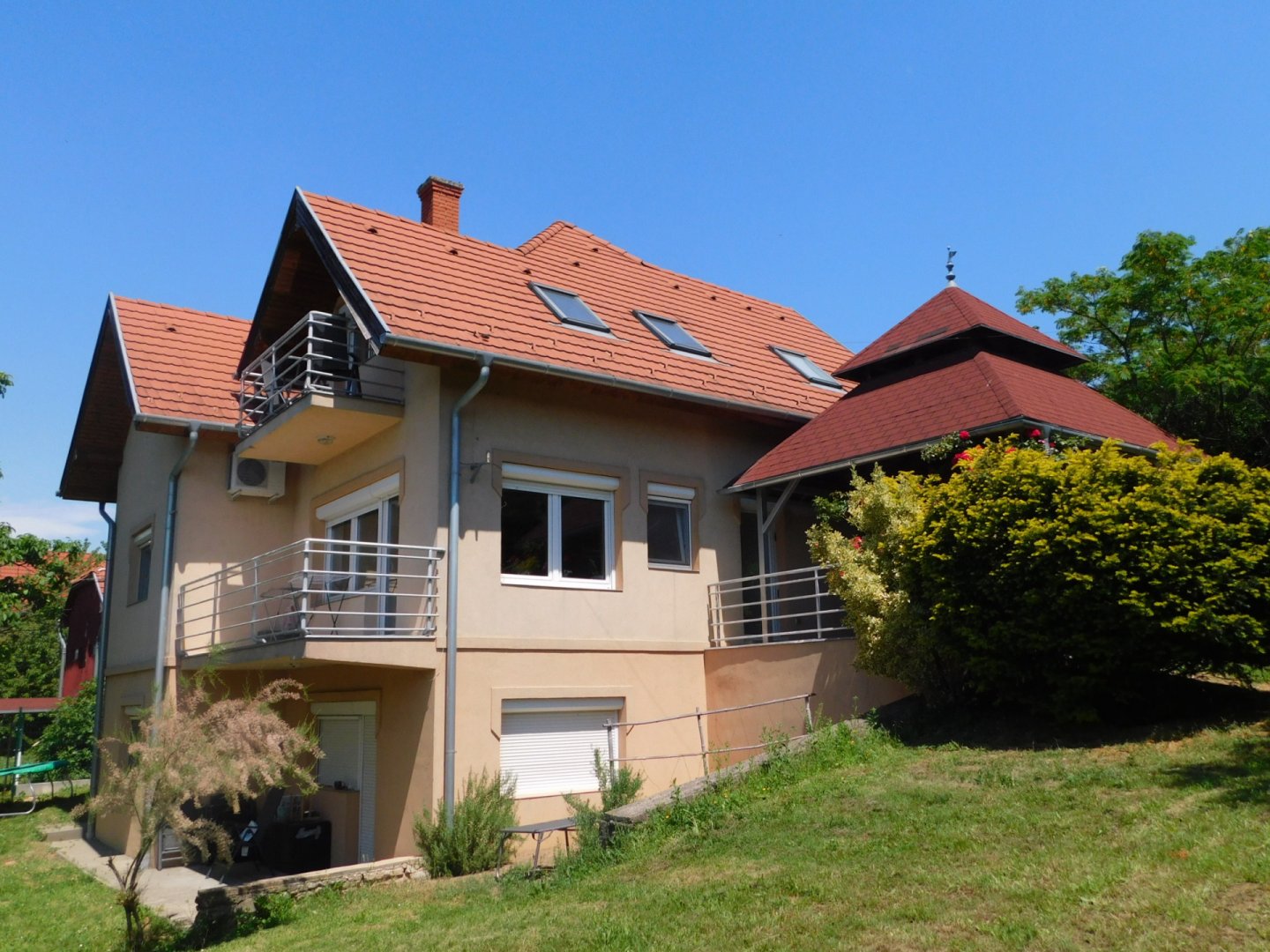 6 bed · 181m² · 116.447.998 ft