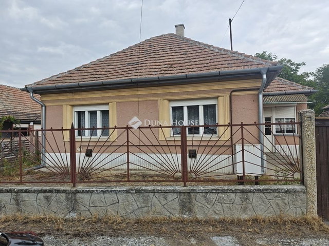 Eladó családi ház, Szentmártonkátán 33.9 M Ft, 2 szobás