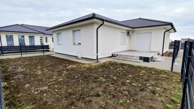 Eladó családi ház, Ballószögön 117.9 M Ft, 5 szobás