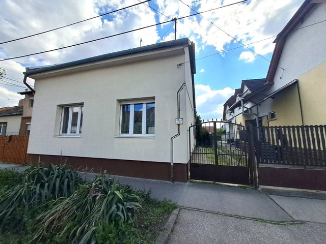 Eladó családi ház, Budapesten, XV. kerületben 89.7 M Ft