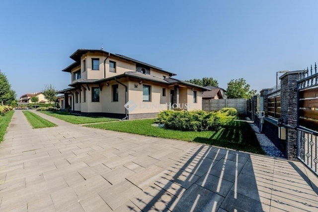 Eladó családi ház, Üllőn 299 M Ft, 6 szobás
