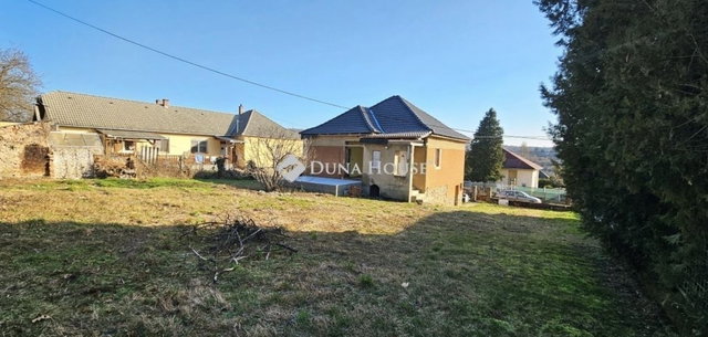 Eladó családi ház, Pécsett 39 M Ft, 3 szobás