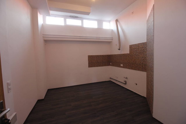 Eladó iroda, Sopronban 24.49 M Ft, 1 szobás / költözzbe.hu