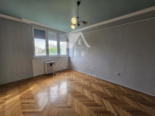 Eladó téglalakás, Szolnokon 33.5 M Ft, 1+2 szobás