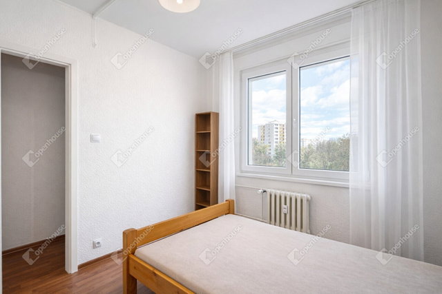 Eladó panellakás, Szegeden 57.99 M Ft, 3 szobás