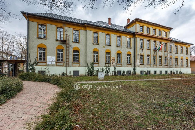 Eladó iroda, Balatonfűzfőn 680 M Ft / költözzbe.hu
