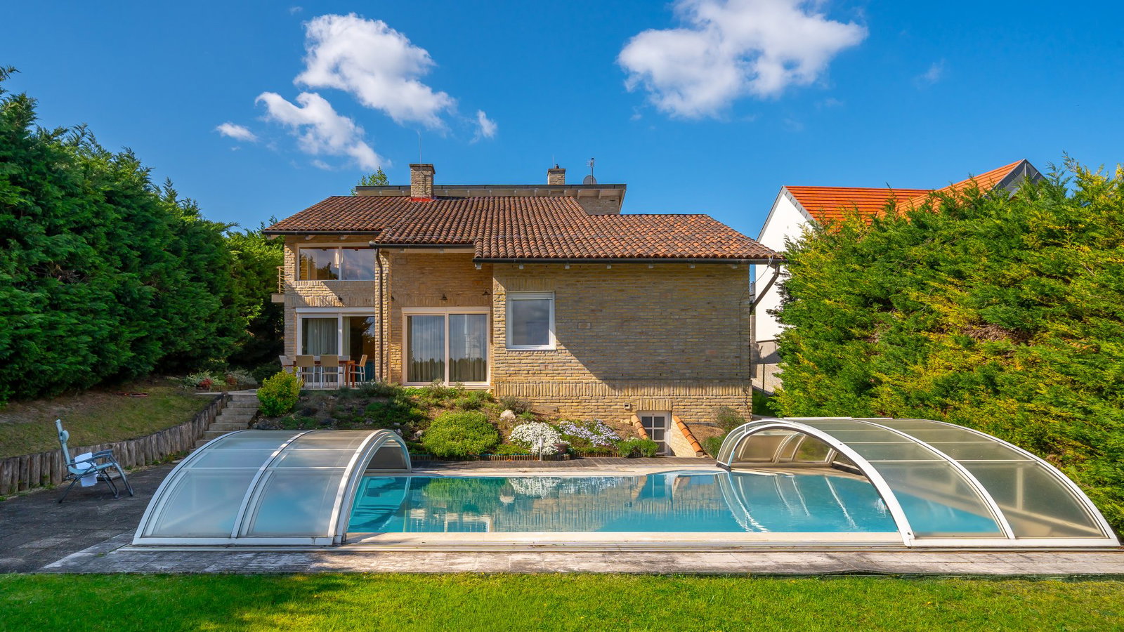3 bed · 253m² · 187.000.000 ft