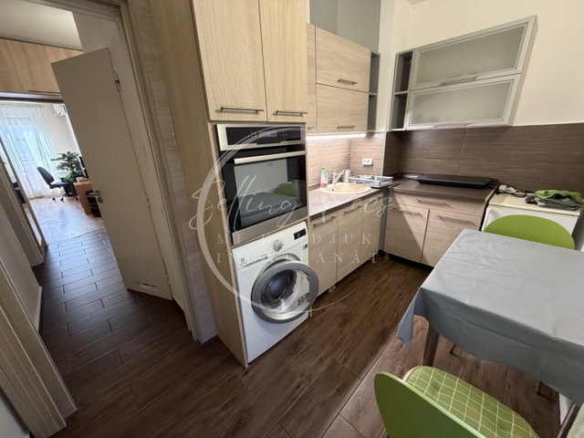 Eladó panellakás, Pécsett, Athinay utcában 0.17 M Ft, 2 szobás