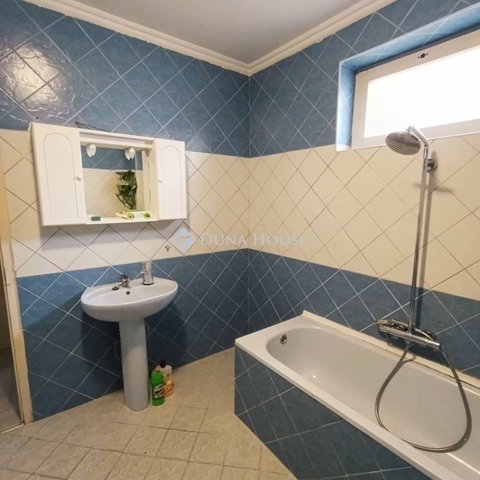 Eladó családi ház, Sándorfalván 110 M Ft, 4 szobás