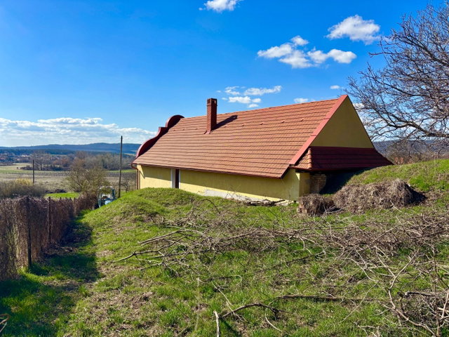 Eladó nyaraló, Pécselyen 59 M Ft, 3+1 szobás