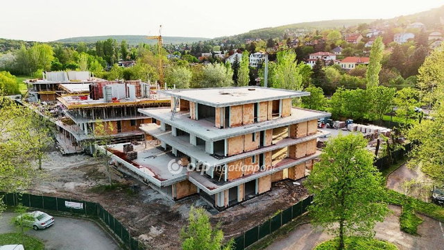 Eladó nyaraló, Balatonalmádiban 129.959 M Ft, 3 szobás