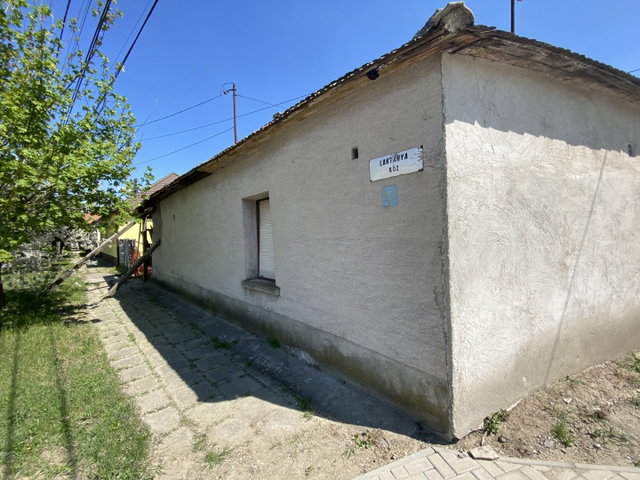 Eladó családi ház, Komáromban 39.9 M Ft, 3 szobás