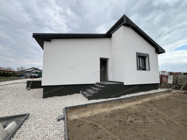 Eladó családi ház, Balatonszabadiban 72.999 M Ft, 3 szobás