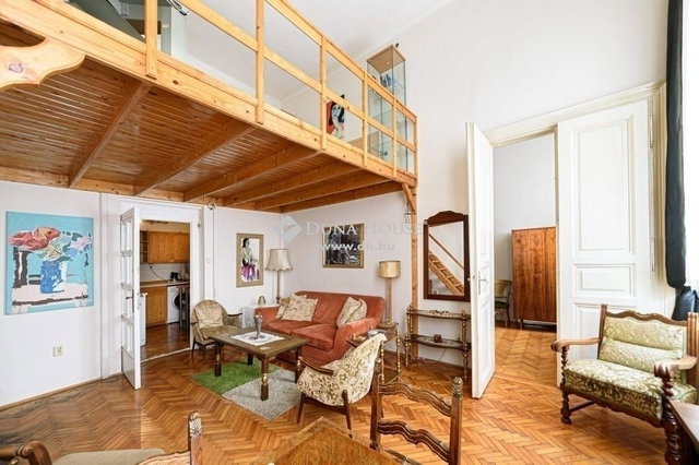 Eladó téglalakás, Budapesten, VI. kerületben 70.8 M Ft, 2 szobás