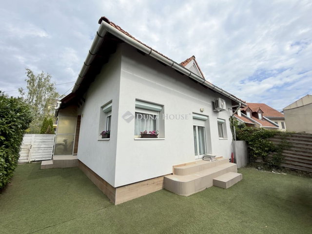 Eladó téglalakás, Balatonfüreden 94.9 M Ft, 4 szobás