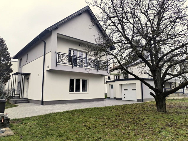 Eladó családi ház, Hévízen 119.9 M Ft, 4 szobás