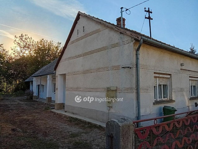 Eladó családi ház, Abában 46.9 M Ft, 4 szobás