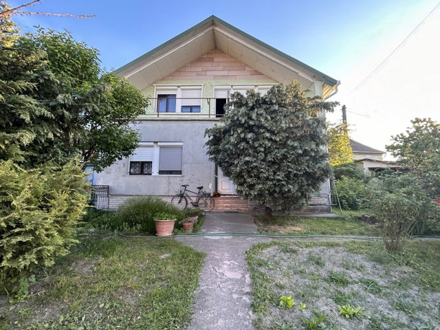 Eladó családi ház, Ácson 64.999 M Ft, 4 szobás