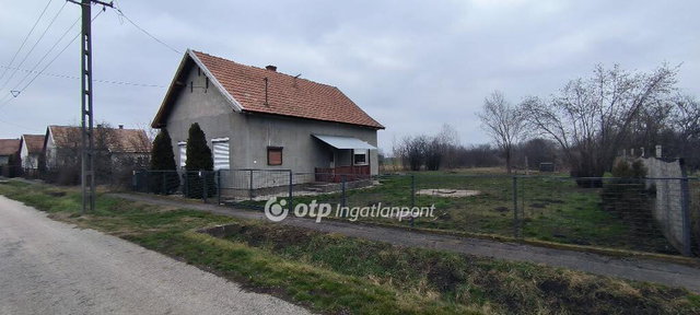 Eladó családi ház, Füzesgyarmaton 10.5 M Ft, 2 szobás