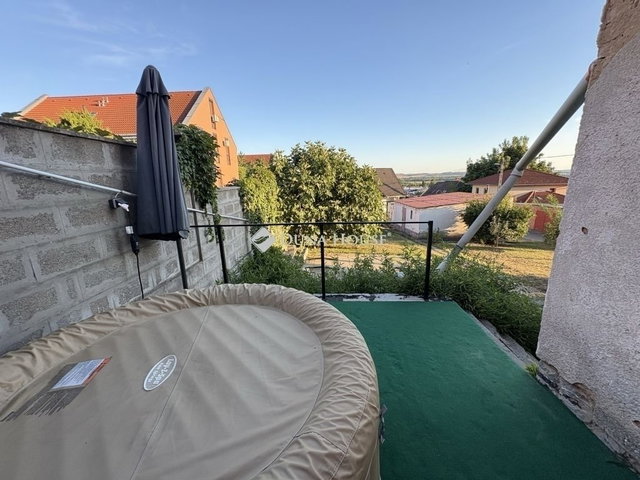 Eladó családi ház, Pécsett 97.9 M Ft, 7 szobás