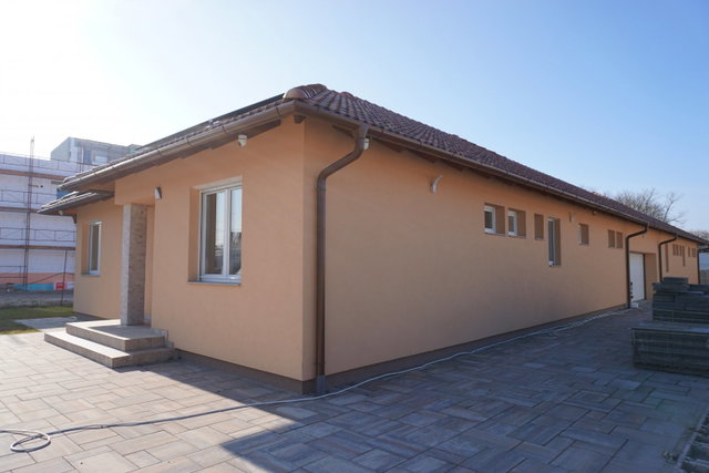 Eladó ikerház, Székesfehérvárott 110 M Ft, 4 szobás
