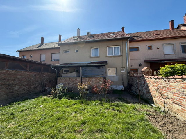 Eladó sorház, Sárváron 89 M Ft, 8 szobás / költözzbe.hu
