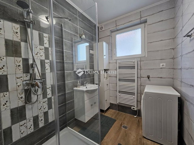 Eladó családi ház, Orfűn 89.9 M Ft, 3 szobás