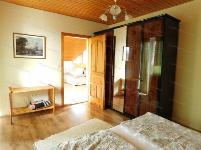 Eladó családi ház, Gyenesdiáson 160 M Ft, 12 szobás