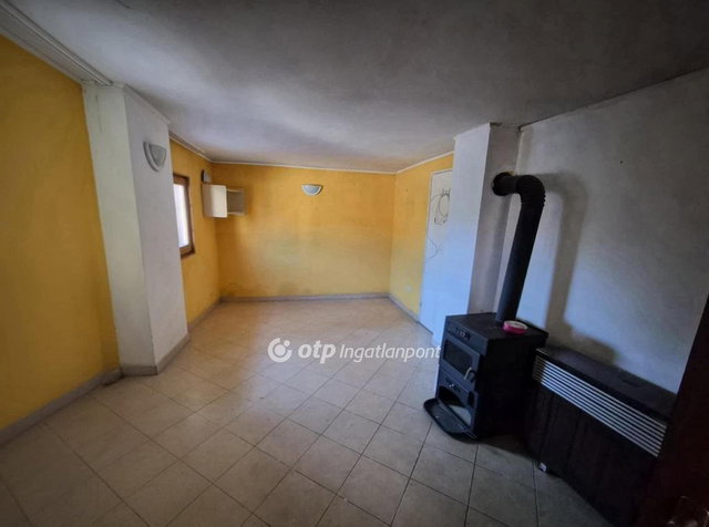 Eladó családi ház, Ercsiben 59.9 M Ft, 4 szobás