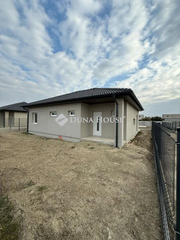 Eladó családi ház, Mosonmagyaróváron 79.99 M Ft, 4 szobás