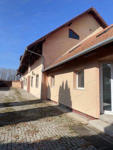 Kiadó ipari ingatlan, Kecskeméten 600 E Ft / hó