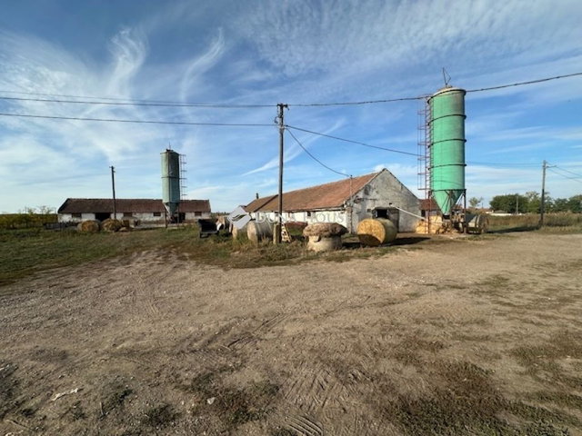 Eladó mezogazdasagi ingatlan, Mezőkomáromban 145 M Ft