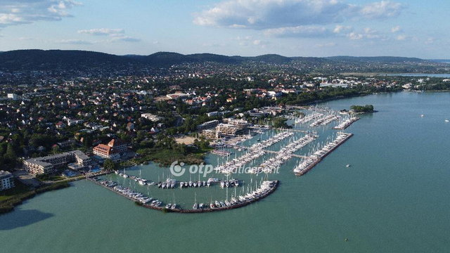 Eladó téglalakás, Balatonfüreden 269.833 M Ft, 2 szobás
