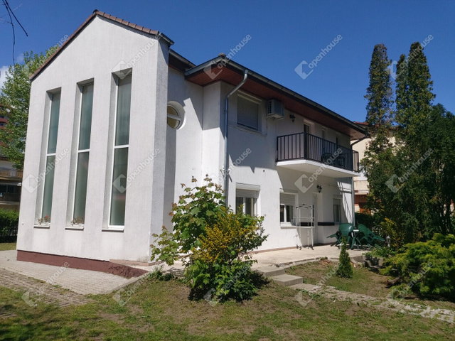 Eladó családi ház, Siófokon 369 M Ft, 9 szobás