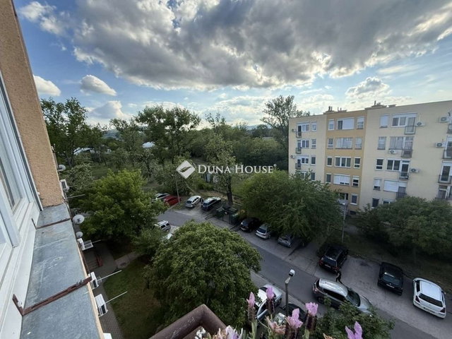 Eladó téglalakás, Esztergomban 59.5 M Ft, 3 szobás