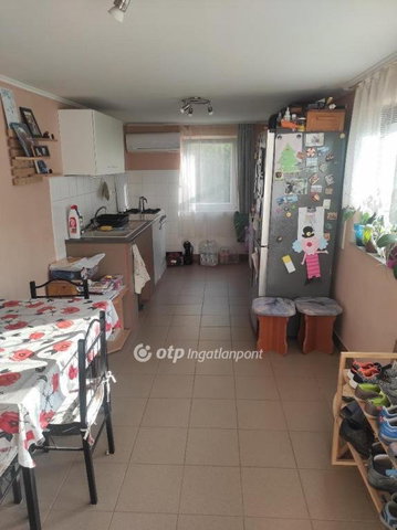 Eladó családi ház, Kiskunfélegyházán 33 M Ft, 1+1 szobás