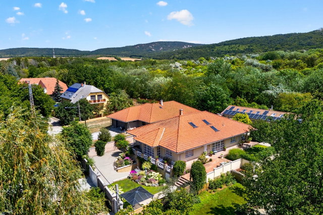 Eladó családi ház, Pátyon 298 M Ft, 6 szobás