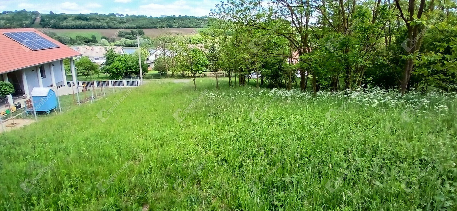 1025m² · 6.400.000 ft