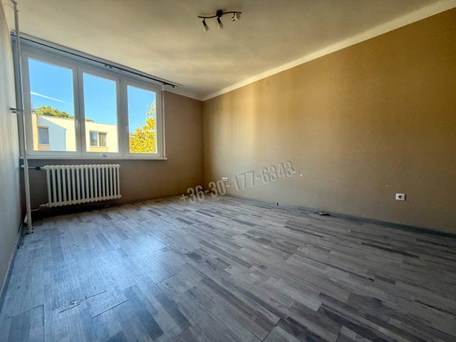 Eladó panellakás, Tatabányán, Cseri utcában 32.9 M Ft, 2 szobás