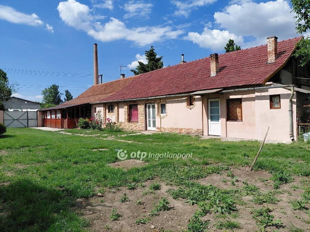 Eladó családi ház, Orosházán 55 M Ft, 6 szobás