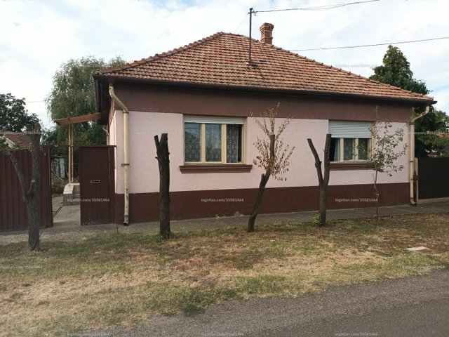 Eladó családi ház, Jászberényben, Fehértói utcában 44 M Ft