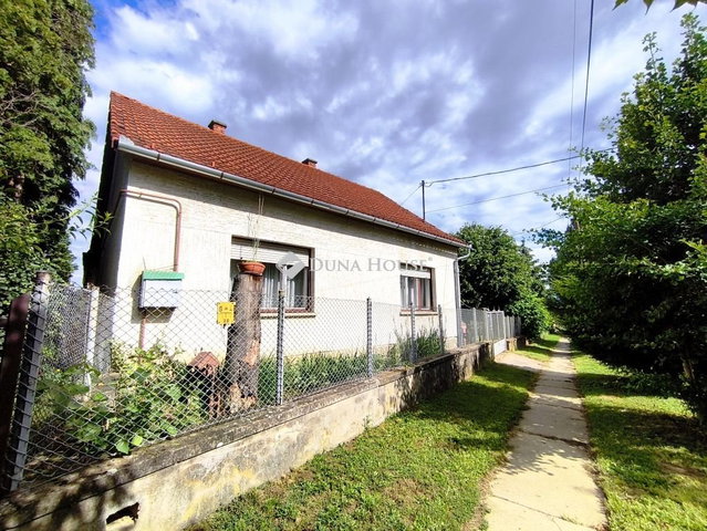 Eladó családi ház, Egyházaskozáron 26.5 M Ft, 4 szobás