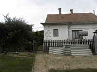 Eladó családi ház, Majson 34.9 M Ft, 3 szobás