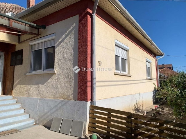 Eladó családi ház, Tápiószentmártonon 46.9 M Ft, 4 szobás