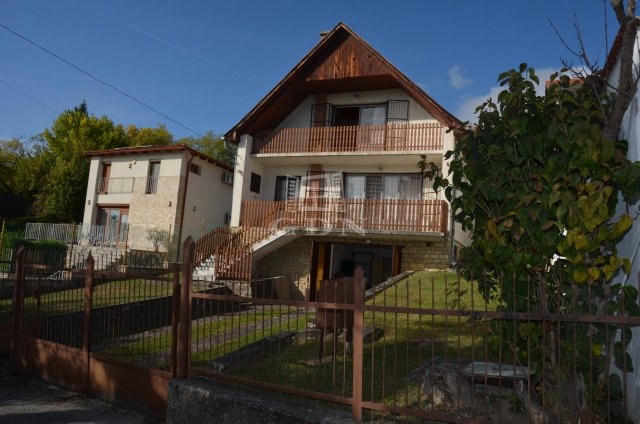 Eladó nyaraló, Szentendrén 89 M Ft, 5 szobás