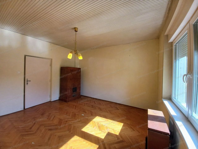 Eladó családi ház, Siófokon 77.8 M Ft, 6 szobás