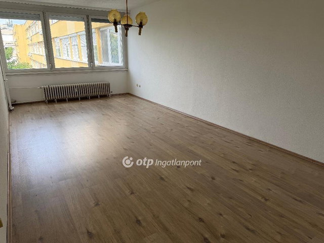 Eladó téglalakás, Egerben 38.99 M Ft, 2 szobás